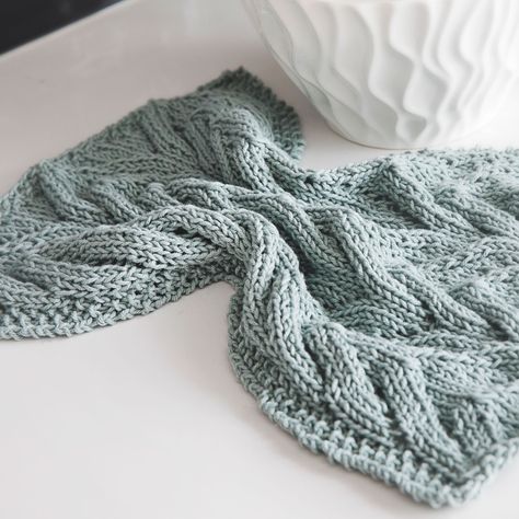 Lace Knit Kitchen Towel Pattern - Leelee Knits Knit Kitchen Towel Pattern, Kitchen Towel Pattern, Ravelry Knitting, Cable Knitting, Dishcloth Pattern, Towel Pattern, Knit Picks, Diy Knitting, Stockinette Stitch