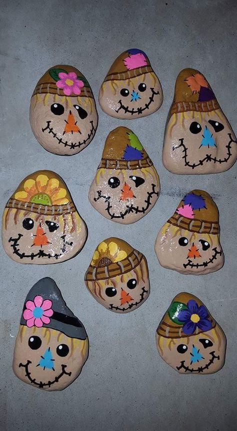 Scarecrow free hand painted rocks Rock Kunst, Scarecrow Painting, Stone Drawing, Fall Rock, Art Pierre, Halloween Rocks, Painted Rocks Kids, Painted Rocks Craft, Painted Rocks Diy