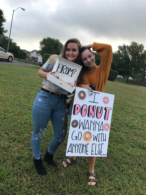 best friend promposal!!!! Homecoming Proposal Ideas Girls Ask Guys, Friends Promposal Ideas, Homecoming Friend Proposal, How To Ask Your Best Friend To Hoco, Asking Best Friend To Prom, Prom Proposal Ideas For Best Friends, Balloon Promposal, Best Friends Promposal, Cute Promposals For Your Best Friend