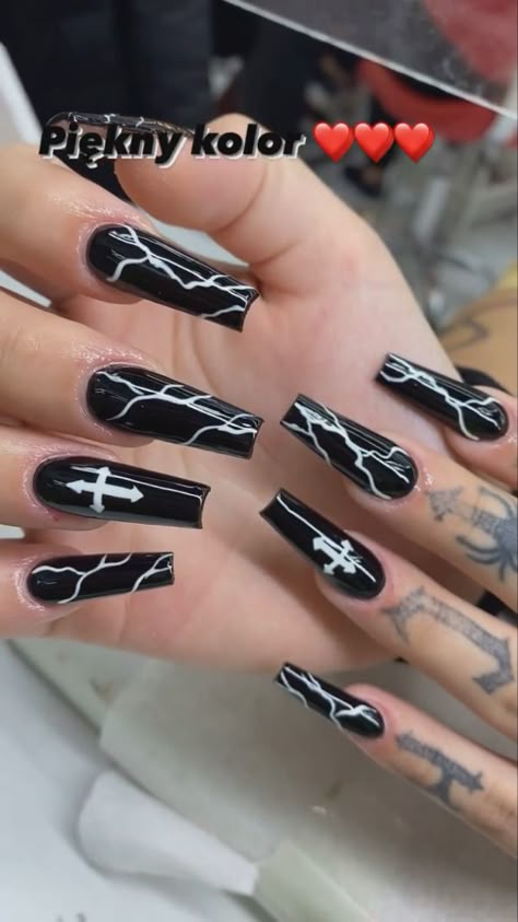 Rock Band Nail Art, Unghie Gangsta, G59 Nail Ideas, Black And Gray Nail Designs, Simple Emo Nails, Slipknot Nails, Street Style Nails, Emo Acrylic Nails, Emo Nails Acrylic