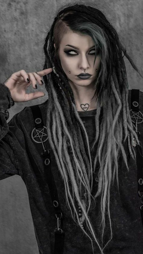 Dark Dreadlocks, Gothic Dreadlocks, Goth Dreadlocks, Viking Dreads Women, Dreadlocks Aesthetic, Dread Bun, Dreadlocks Girl, Cheveux Oranges, Dread Locks