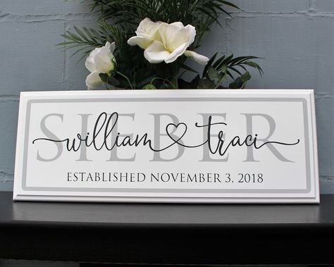 Wedding Last Name Signs, Wedding Gift Signs, Cricut Wedding, Ink Lettering, Diy Wedding Gifts, Signs Diy, Wedding Gift Diy, Engagement Gifts For Couples, Last Name Signs