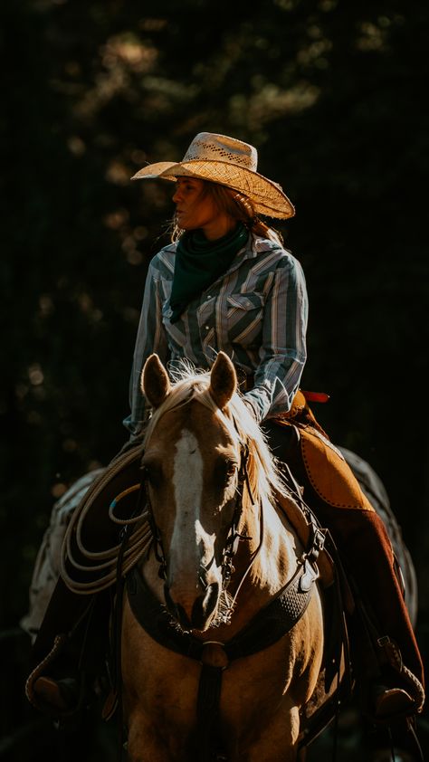 cowgirl, ranch portrait, wyoming ranch, western photographer, punchy portrait sessions, rodeo portrait, rodeo fashion, western fashion Western Senior Session, Fall Cowgirl Photoshoot, Western Photography Ideas, Western Horse Pictures, Western Horse Riding Aesthetic, Western Horse Photography, Cowgirl Poses, Western Cowgirl Aesthetic, Ranch Photoshoot