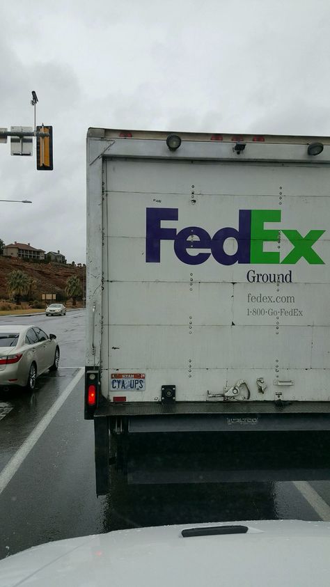 Why does this not surprise me that this is on a FedEx truck.. Fed Ex Truck, Fedex Delivery Package Video, Fedex Delivery Package Format, Fedex Delivery Package, Fedex Truck, Funny License Plate, Broken Iphone Screen, Funny License Plates, Fridge Photos