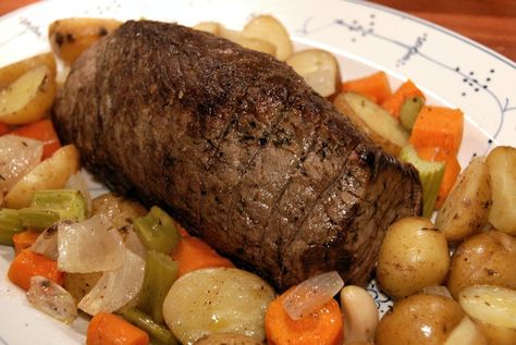 Perfect Roast Beef Recipe: Temperature, Cook Time, How Long to Cook Baron Of Beef, Roast Beef Recipes Oven, Roast Beef Au Jus, Cooking Stew Beef, Oven Roast Beef, Beef Au Jus, Perfect Roast Beef, Spaghetti With Ground Beef, Venison Roast