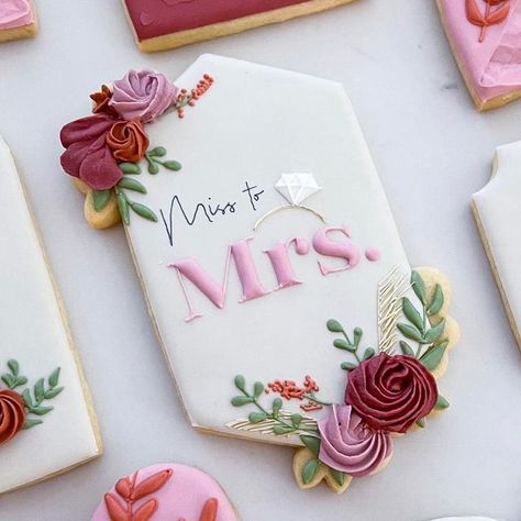 Bridal Shower Cookies Decorated Floral, Wedding Shower Cookies, Wide Photo, Anniversary Cookies, Bridal Cookies, Monogram Cookies, Cookies And Cakes, Rose Cookies, Royal Iced Cookies