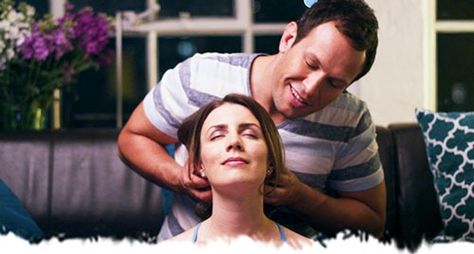 head-massage-home Massage Couple, How To Relax Yourself, Relaxation Massage, Quads And Hamstrings, Getting A Massage, Hand Massage, Physical Touch, Therapeutic Massage, Head Massage