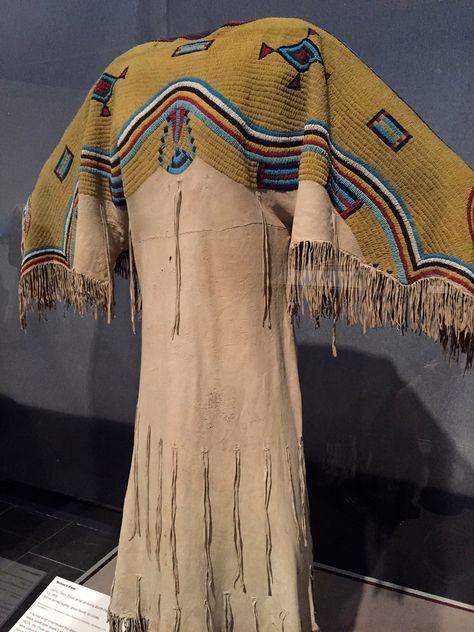 Indigenous Clothes, Native Clothes, Native Clothing, Sioux Nation, Native American Dress, Sioux Indian, Dnd Items, Earth And Sky, Native American Traditions