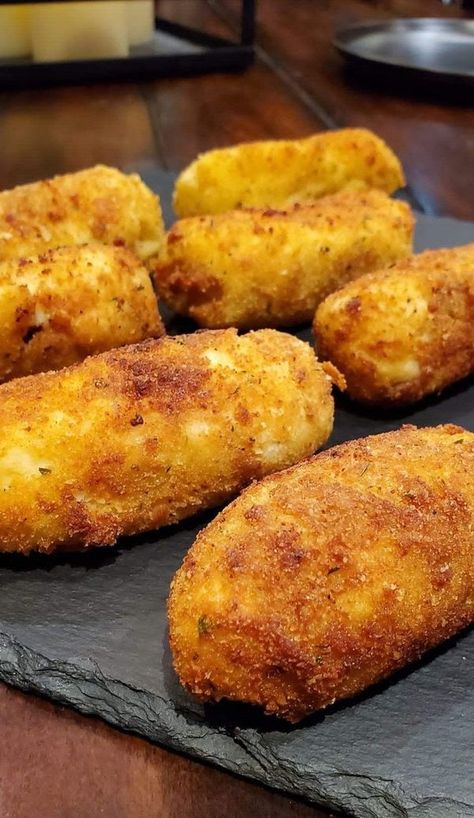 Born Again Italian | ❤️ ITALIAN POTATO CROQUETTES ❤️ | Facebook Italian Potatoes, Potato Croquettes, Dinner Party Recipes, Born Again, Russet Potatoes, Family Favorite Meals, Croquettes, 2 Eggs, Family Favorites