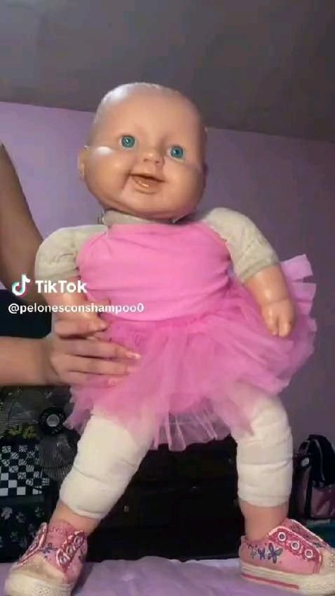 Funny Dolls, Very Funny Video, Very Funny Photos, Funny Doll, Humor Animal, Funny Baby Faces, Barbie Funny, Doll Videos, Funny Baby Pictures