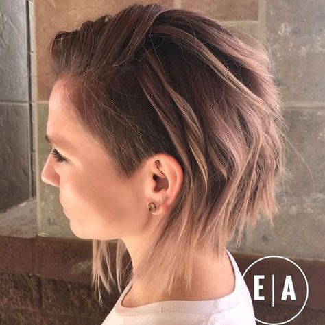 Choppy Bob With Temple Undercut Badass Hairstyles, Shaved Bob, Undercut Hairstyles Women, Shaved Side Hairstyles, Side Hairstyles, Fringe Hairstyles, Penteado Cabelo Curto, Undercut Hairstyles, Cara Delevingne