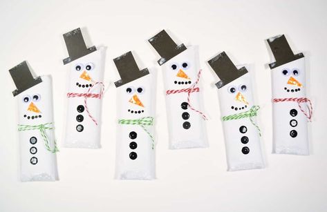 snowman candy bars wrappers 10 Snowman Candy Bar, Kids Animal Party, Snowman Jokes, Make Snowman, Class Christmas Gifts, Diy Snowman Decorations, Candy Gifts Diy, Christmas Treats For Gifts, Chocolate Bar Wrapping