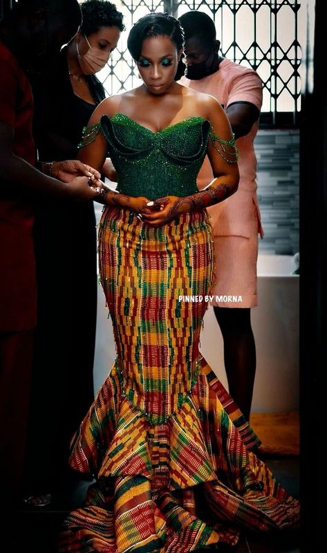 Ghana Wedding Dress, Pistis Ghana, Ghana Traditional Wedding, African Print Wedding Dress, Ghanaian Wedding, Couples African Outfits, African Bridal Dress, African Traditional Wedding Dress, African Party Dresses