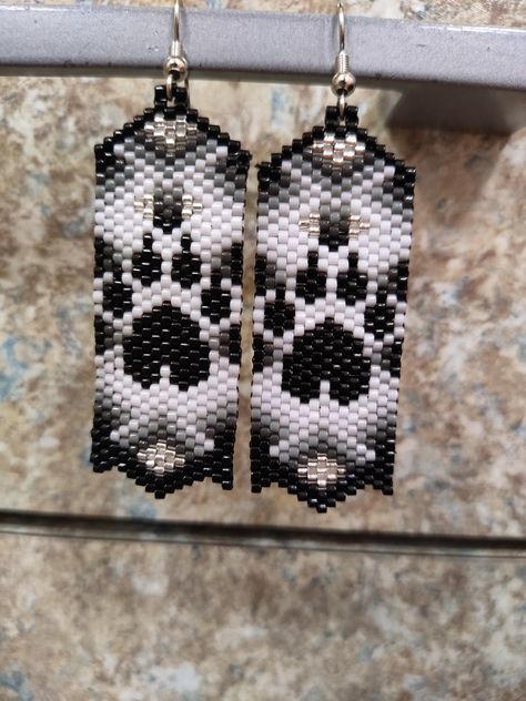 Native Beading Designs, Native American Beaded Earrings Pattern Brick Stitch, Beaded Earrings Native Beadwork, Skull Bead Pattern, Black And White Beaded Earrings, Brick Stitch Pattern Earring, Paw Earrings, Peace Earrings, Native American Beadwork Patterns