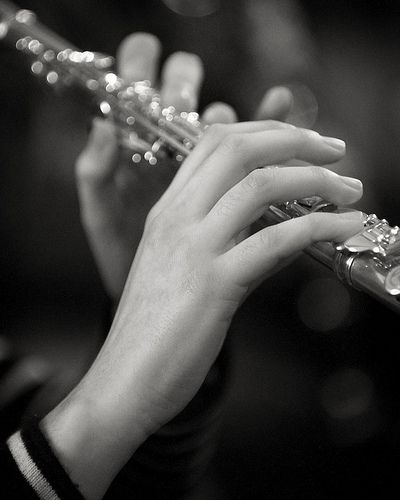 Flutist's Hands | Nikon D90; AF Zoom-Nikkor 70-200mm f/2.8 @… | Flickr Flute Instrument, Flute Player, Band Geek, Flute Music, Music Aesthetic, Music Photography, Marching Band, Sound Of Music, Music Love