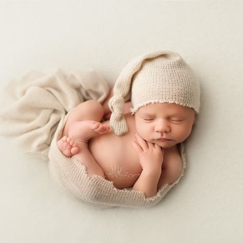 Sleepy Diy Newborn Photography, Newborn Photos Boy, Baby Boy Newborn Photography, Foto Newborn, Baby Fotografie, Newborn Photography Boy, Newborn Photography Poses, Newborn Studio, Newborn Baby Photoshoot