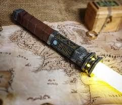 Found randomly on the internet. Can't remember where. Lightsaber Ideas, Diy Lightsaber, Custom Lightsaber, Lightsaber Design, Lightsaber Hilt, Star Wars Background, Star Wars Diy, Star Wars Light Saber, Star Wars Concept Art