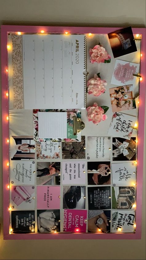 Mirror Vision Board Ideas, Bulletin Vision Board Ideas, Diy Notice Board With Cardboard, Teenage Vision Board Ideas, Poster Board Collage Ideas, Cork Board Vision Board Ideas, Vision Board Home Decor, Vision Board Poster Examples, Vision Board Bulletin Board