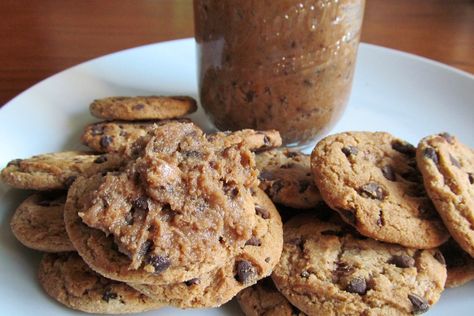 Diy Cookie Butter, Crazy Food Ideas, Cookie Butter Recipe, Leftover Cookies, Chocolate Chip Desserts, Homemade Cookie Butter, Fondue Dinner, Desserts With Chocolate Chips, Holiday Ice Cream