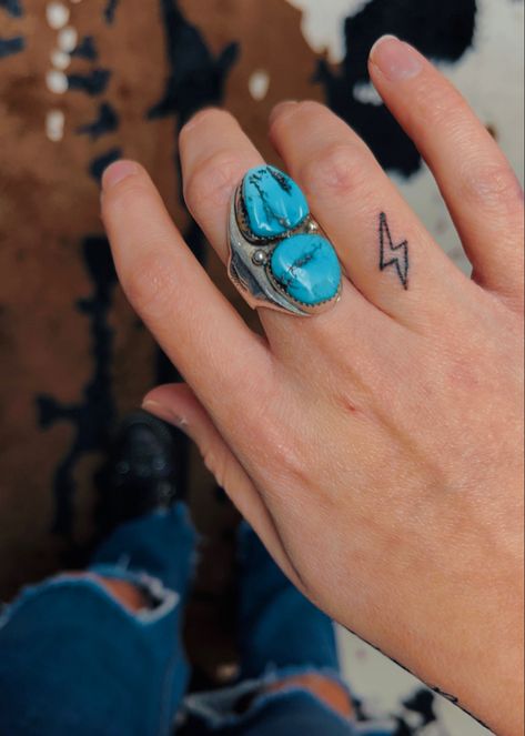 Western Knuckle Tattoos, Small Western Finger Tattoos, Small Western Hand Tattoos For Women, Cowboy Hat Finger Tattoo, Country Finger Tattoos, Cute And Simple Tattoos For Women, Hand Tattoos Western, Native American Finger Tattoos, Lighting Bolt Finger Tattoo