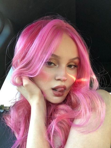 Torte Aesthetic, Raspberry Pink Hair, Raspberry Torte, Hot Pink Hair, Hair Color Pink, Hair Stylies, Dye My Hair, Hair Dye Colors, Hair Inspiration Color