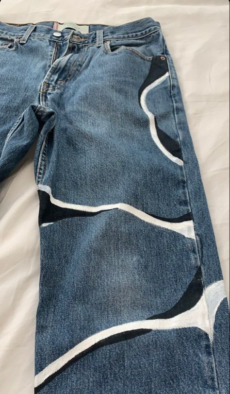 Hand Painted Jeans Aesthetic, Upcycle Clothes Painting, Paint In Pants, Jeans Painting Aesthetic, Painted On Pants, Diy Painting On Jeans, Pants Custom Paint, Painting On Jeans Aesthetic, Painted Jeans Aesthetic