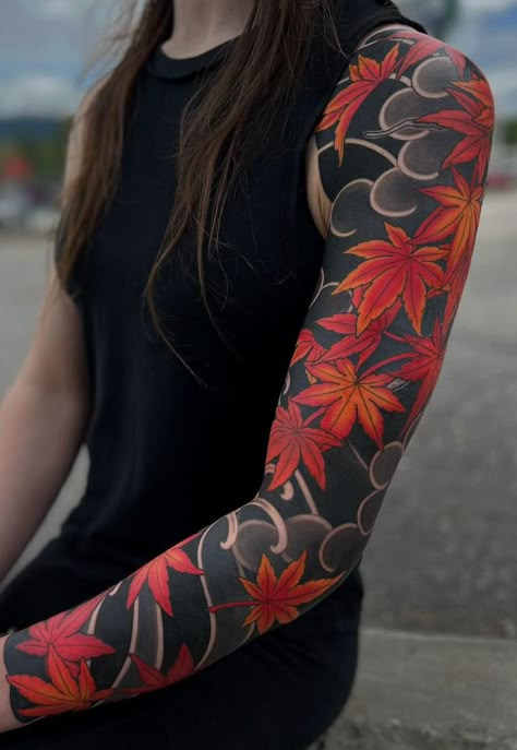 Acer Leaf Tattoo, Japanese Maple Tattoo, Fall Leaves Tattoo, Left Arm Tattoo, Japanese Maple Leaves, Body Tattoo Design, Traditional Japanese Tattoo, Tattoo Japanese, Beautiful Flower Tattoos