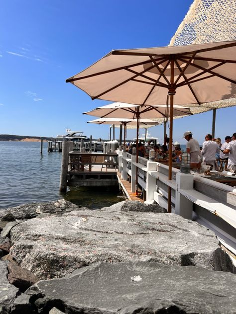 Water sea ocean restaurant on a boardwalk, montauk new york hampton lobster roll Hamptons Restaurant, Hamptons Trip, Hampton Restaurant, Montauk New York, Montauk Ny, Club Restaurant, Move Abroad, Block Island