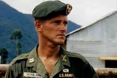 The First Medal of Honor Recipient of the Vietnam War Dies at Age 89 American Special Forces, Special Forces Training, North Vietnamese Army, Bruce Lee Pictures, Lyndon B Johnson, Medal Of Honor Recipients, Joining The Military, North Vietnam, Honor Society