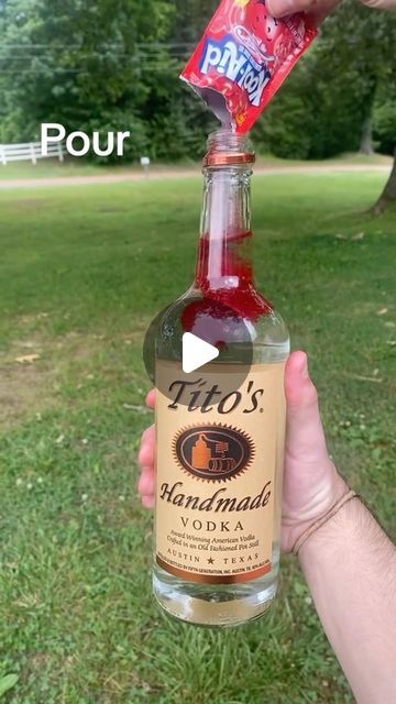 8,298 likes, 52 comments - viraldrinkvideos on June 11, 2024: "Tito’s + Kool Aid 😍🤯 (via Harley.bree9) #viral #drinks". Koolaid Alcoholic Drink, Easy To Make Drinks Alcohol, Easy Drink Ideas Alcohol, Easy Mix Drinks Alcohol, Tito Drink Recipes, 3 Ingredient Drinks Alcohol, Clear Alcoholic Drinks, Tito Drinks, Koolaid Vodka Drinks