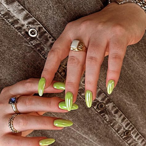 Fully obsessed with my current nails - a lime green chrome!💚 #nails #nailart #naildesigns #nailsofinstagram #nailsnailsnails #nailsmagazine #nailsonfleek #nailstyle #nailtrends #gelxnails #gelx #nailartist #nailinspo #springnails #chromenails #summernails #summernailinspo #summernailtrends Lime Green Chrome Nails, Nails Minimalistic, Green Chrome Nails, Lime Green Nails, Foundation Swatches, Beauty Content, Glittery Nails, Verde Lima, Green Chrome