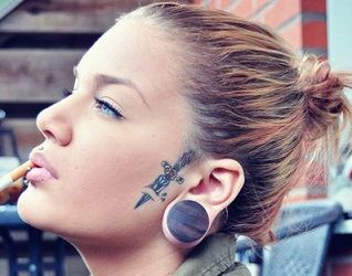 Face Framing Tattoo, Face Tats For Women, Side Face Tattoos For Women, Feminine Face Tattoo, Jawline Tattoo, Under Chin Tattoo, Pure Tattoo, Pretty Face Tattoos, Stretch Ears