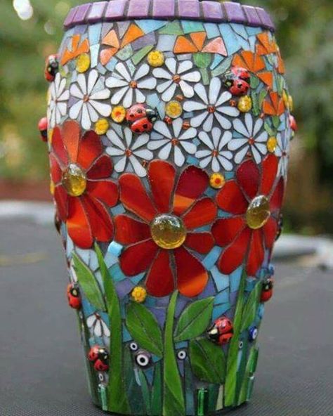 Mosaic Pot, Mosaic Planters, L'art Du Vitrail, Mosaic Vase, Mosaic Pots, Mosaic Flower Pots, Mosaic Garden Art, Mosaic Madness, Mosaic Art Projects