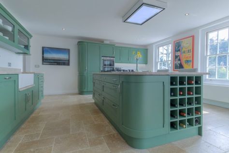 FAMILY KITCHEN IN FARROW AND BALL BREAKFAST ROOM GREEN Breakfast Room Green Kitchen, Breakfast Room Green Farrow And Ball, Farrow And Ball Kitchens, Green Farrow And Ball, Blue Family Rooms, Farrow And Ball Kitchen, Dix Blue, Breakfast Room Green, Kitchen Traditional