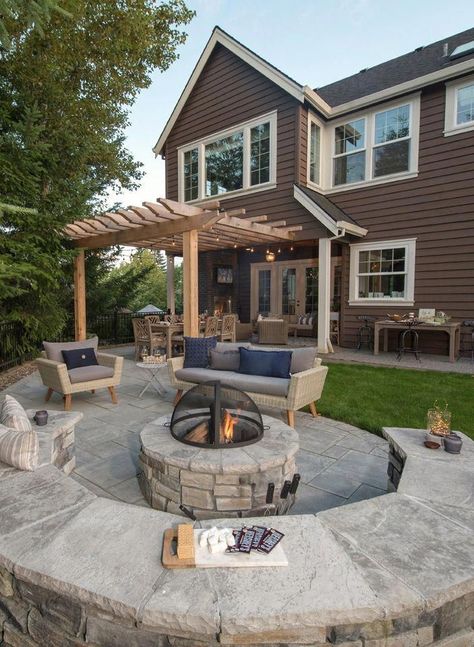 Fire Pit Back Garden Patio Layout Design, Stone Patio Designs, Design Per Patio, Patio Layout, Patio Pergola, Restaurant Patio, Backyard Fire, Backyard Living, Diy Pergola