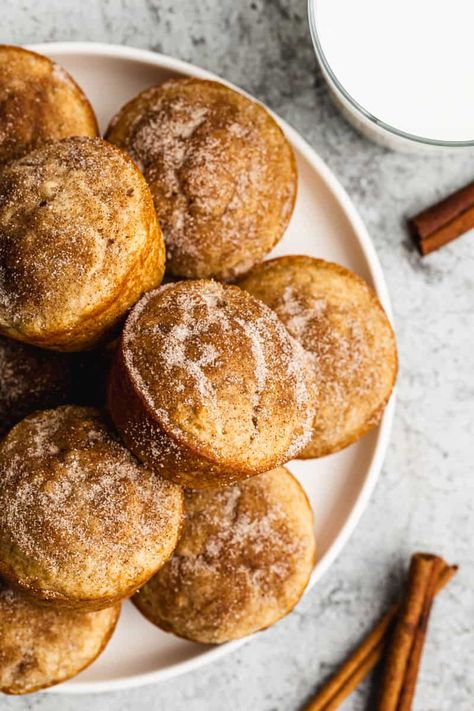 Our easy Snickerdoodle Muffins recipe with a tasty cinnamon sugar topping will be everyone's favorite muffin. Cinnamon Deserts, Snickerdoodle Muffins Recipe, Cinnamon Swirl Muffins, Artichoke Casserole, Snickerdoodle Muffins, Cottage Recipes, Healthier Breakfast, Yummy Bread, Healthy Banana Muffins