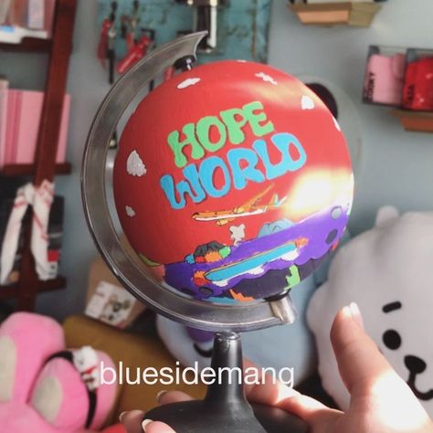 ɪɴsɪᴅᴇ ᴍʏ ʙʟᴜᴇ ᴅʀᴇᴀᴍ on Instagram: “So I made my own little Hope World out of a globe 🌎🌸🌿 Swipe to see some close ups➔ . . . #bts #btsalbum #btsalbums #albumbts #btsmerch…” Go le faire 😂😂😂❤️ Hope Core, Kpop Room Decor, Globe Diy, Bts Diy, Diy Bts, Bts Shirt, Kpop Room, Kpop Diy, Hope World