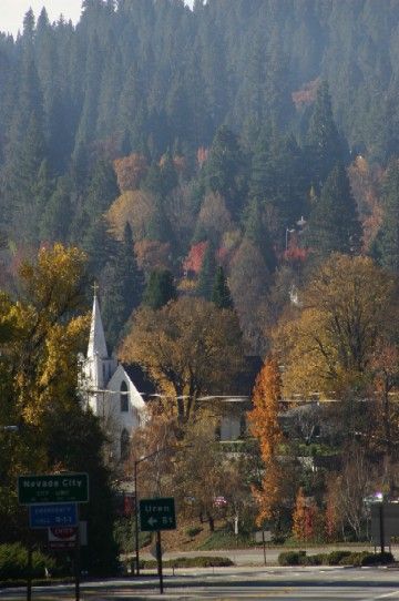 Nevada City in the fall. Rural California, Grass Valley California, Nevada City California, California Towns, Cityscape Photography, Sierra Nevada Mountains, Grass Valley, Nevada City, Random Images