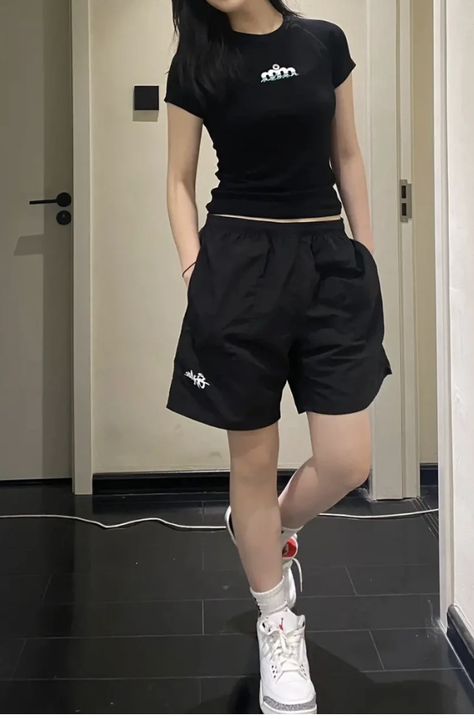 Black Casual Outfit, Retro Summer Outfits, Boyish Outfits, Clothes Y2k, Casual Day Outfits, Tomboy Outfits, Tomboy Style Outfits, Easy Trendy Outfits, Women Outfits