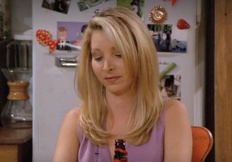 Phoebe Buffay's Hair Was the Low-Key Star of the Show on Friends | TV Guide Phoebe Buffay Season 2 Hair, Phoebe Buffay Haircut, Friends Phoebe Hair, Pheobe Buffay Haircut, Friends Hairstyles Phoebe, Phoebe Friends Hair, Lisa Kudrow Hair, Pheobe Hair, Phoebe Buffay Hairstyles