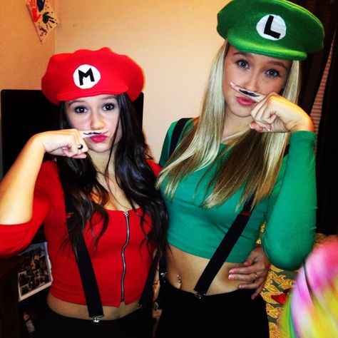 Mario and Luigi diy halloween costumes Mario And Luigi Poses, Mario And Luigi Dress Up, Luigi Makeup Halloween, Halloween Mario And Luigi, Mario And Luigi Girl Costumes, Mario And Luigi Costumes Teen Girl, Mario And Luigi Makeup, Diy Mario And Luigi Costume, Luigi Makeup