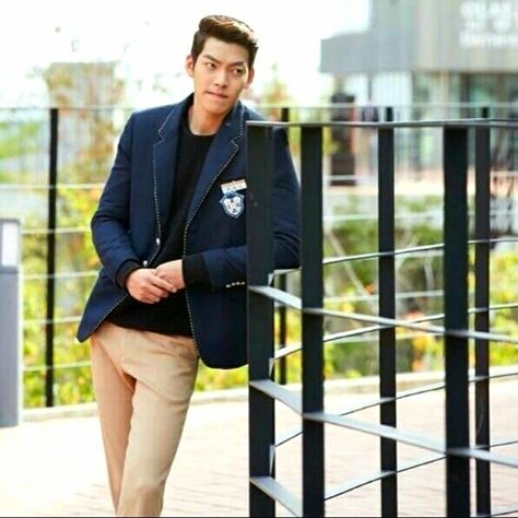 Kim Woo Bin Heirs, Bin Wallpaper, Drama School, Runway Model, Kim Hyun Joong, Seoul Fashion Week, Ensemble Cast, Seoul Fashion, Woo Bin