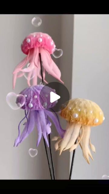 Pipe Cleaner Jellyfish, Paper Jellyfish, Acorn Art, Pipe Cleaner Flowers, Pipe Cleaner Crafts, Christmas Patterns, Pipe Cleaners, Chenille Stems, Pipe Cleaner