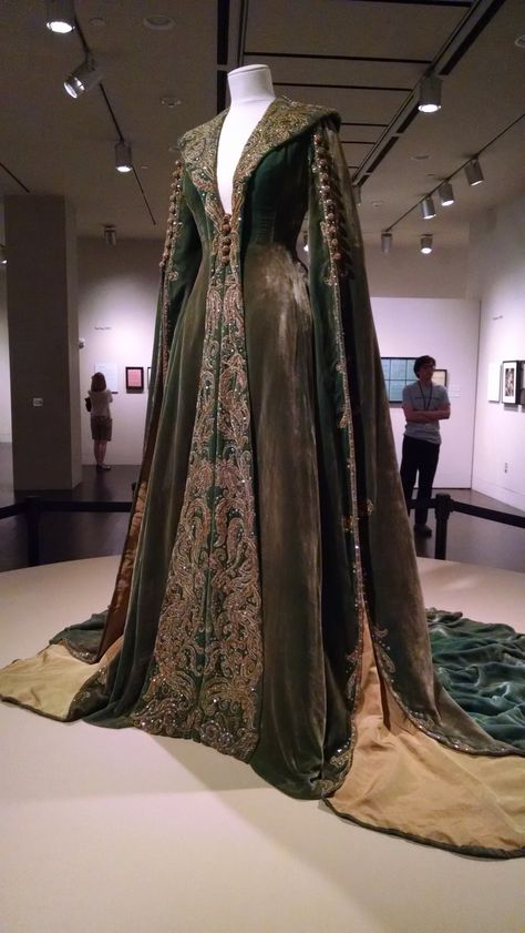 Beautiful in person - fully restored original gown from the film Gone with the Wind. Learn all about this exhibit here: http://www.causeafrockus.com/2014/11/making-gone-wind/ Velvet Dressing Gown, Fantasy Dresses, History Fashion, Royal Dresses, Green Gown, Fantasy Gowns, Medieval Dress, Gone With The Wind, Fantasy Dress