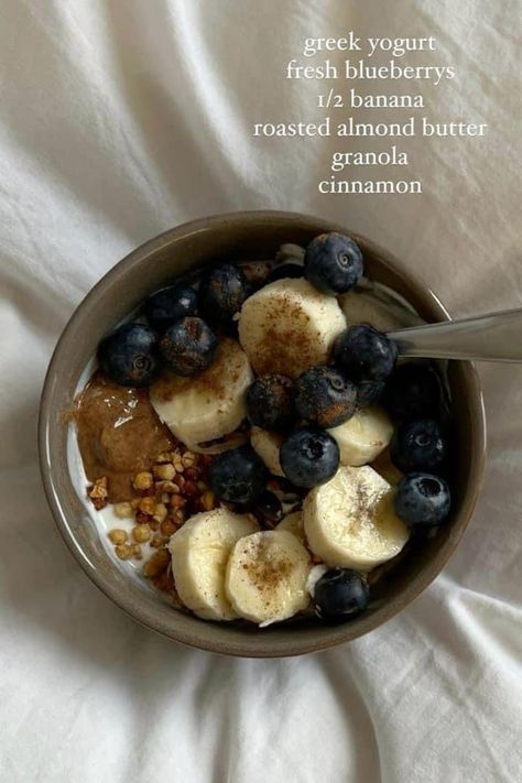 Yogurt Bowl Inspiration, Greek Yogurt Bowl Ideas, Yoghurt Bowl Ideas, Yoghurt Bowl Recipe, Banana Yogurt Bowl, Blueberry Yogurt Bowl, Yogurt Granola Bowl, Yogurt Bowl Aesthetic, Chia Bowls