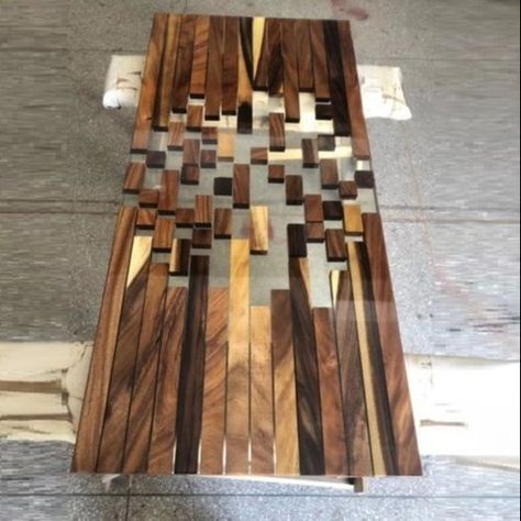 Epoxy Wood Table Diy, Epoxy Resin Table Top Ideas, Resin Desk Top Diy, Wood Table Top Design, Epoxy Resin Coffee Table, Resin Tables With Wood, Resin Table Ideas, Epoxy Table Top Ideas, Epoxy Resin Furniture