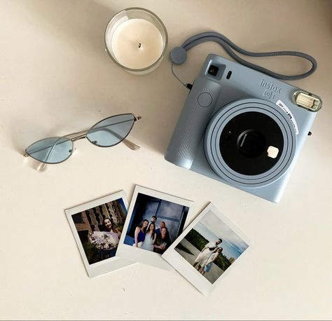 Aesthetic pictures of Polaroid cards for Instagram Instax Photoshoot Ideas, Polaroid Photoshoot Ideas, Instax Photoshoot, Instax Aesthetic, Art Catalogue, Aesthetic Polaroid, Instax Camera, Cute Camera, Basic Girl