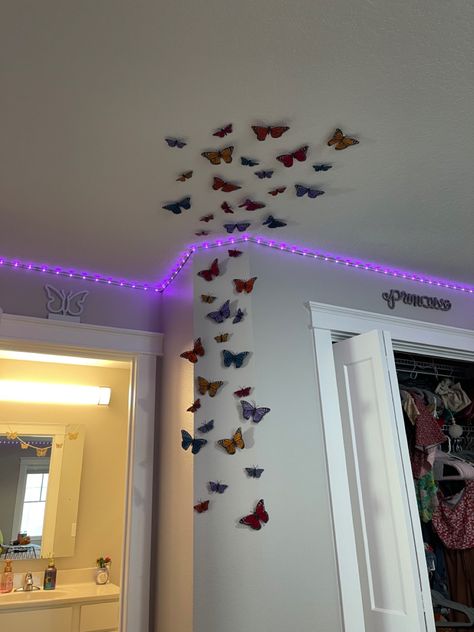 Things To Hand From Ceiling, 3d Butterflies On Wall, Butterfly Wall Bedroom, Butterfly On Ceiling, Ceiling Corner Decor, Hanging Stuff From Ceiling, Fake Butterfly Decor, Butterfly Hanging From Ceiling, Ceiling Butterfly Decor