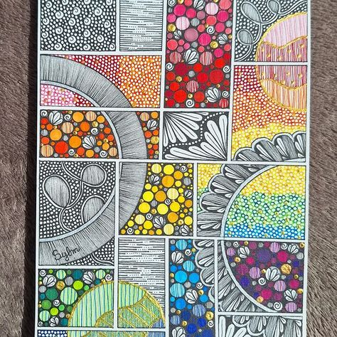 Sylm (@myzentanglebreak) • Instagram-foto's en -video's 2022 Drawing, Zantangle Art, Zen Doodle Patterns, Instagram Drawing, Doodle Art Journals, Zen Doodle Art, Doodle Inspiration, Tangle Art, Intuitive Art