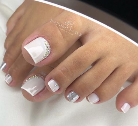 Pedicure Ideas White, Glitter Pedicure, Bee Nails, Feet Nail Design, Gel Toe Nails, Acrylic Toes, Acrylic Toe Nails, Pretty Toe Nails, Gel Nails Diy